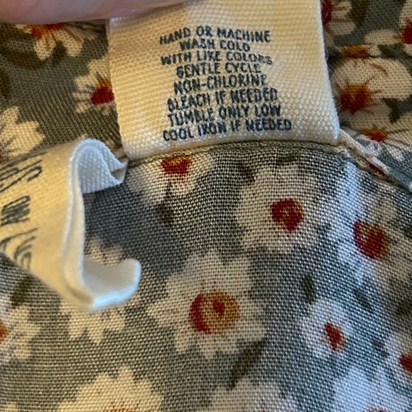 Sky & Sparrow | Ditsy Floral Sage Tie Front Top - Picture 8 of 8